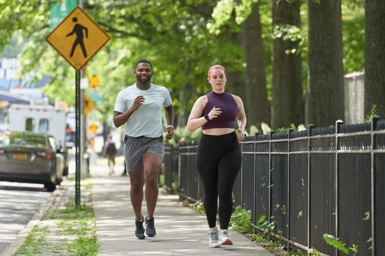 Does roller skating burn more calories than running