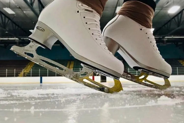 Comparing Hockey Skates and Figure Skates