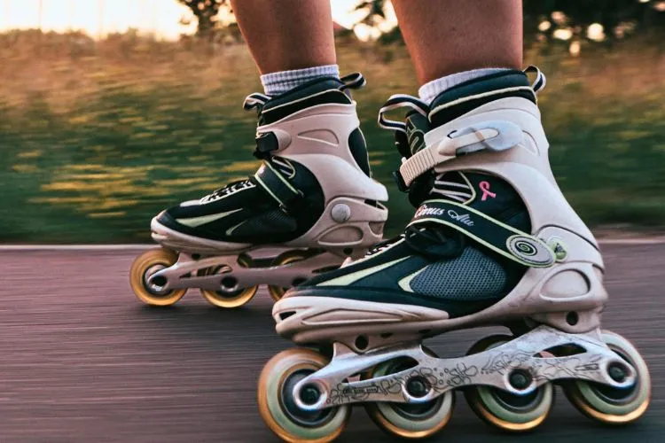 How to Stop on Rollerblades: Detailed Guide